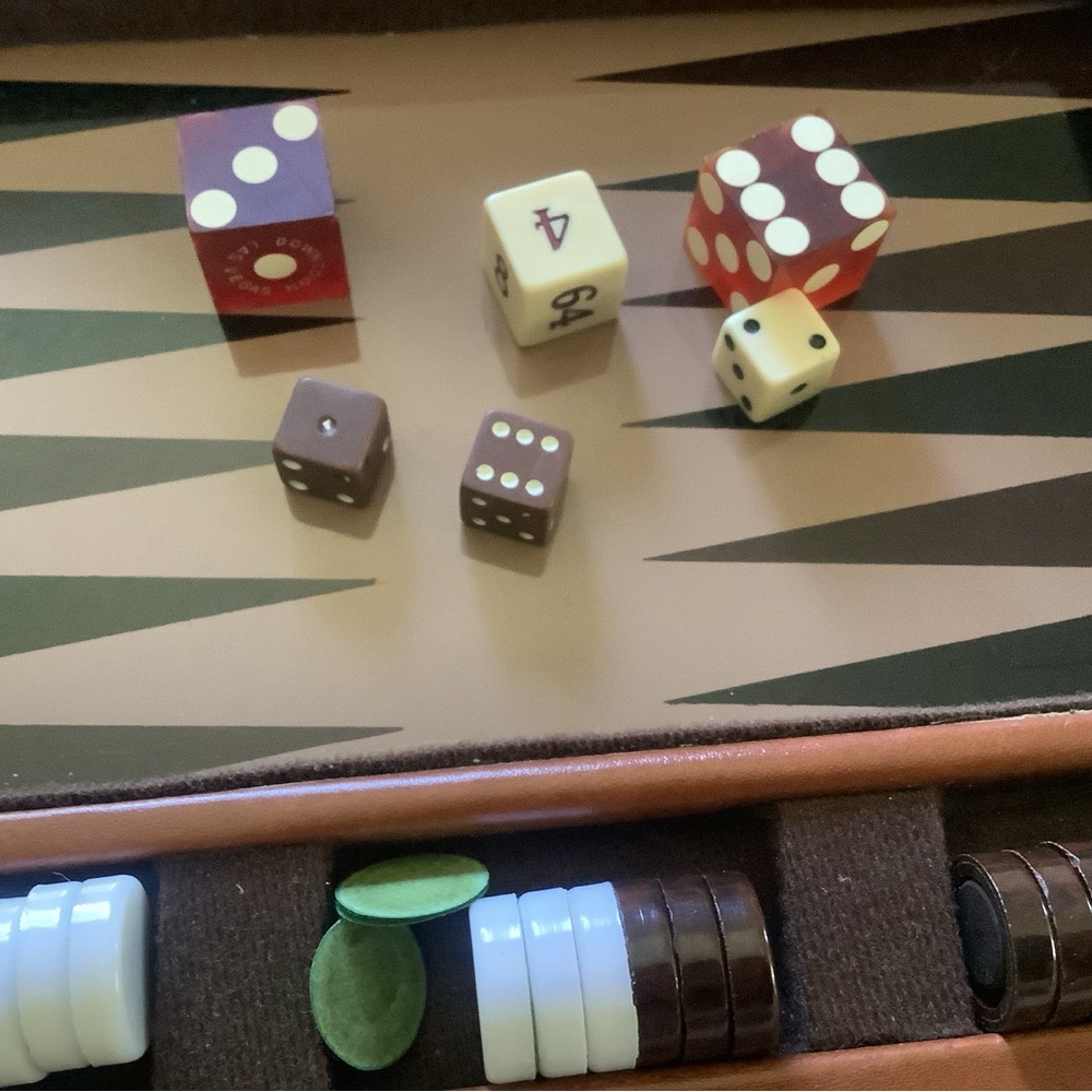 Vintage Travel Small Backgammon Magnetic Set Brown Leatherette Case See Photos - Picture 8 of 9